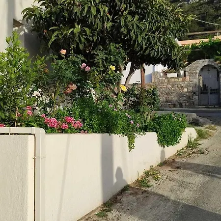 Kassandra Garden Apartment Istro